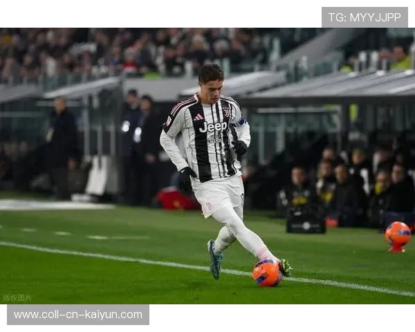 尤文锋线高压：球队在训练中收紧对方出球点的演练