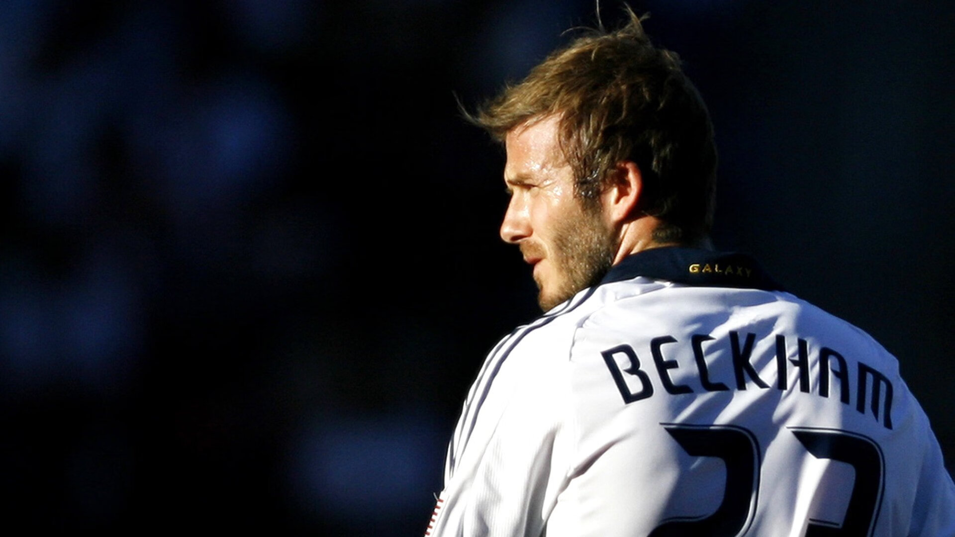 开云体育app入口-五大联赛是否调整锋线配置以适配密集防线站位，五大联赛前锋